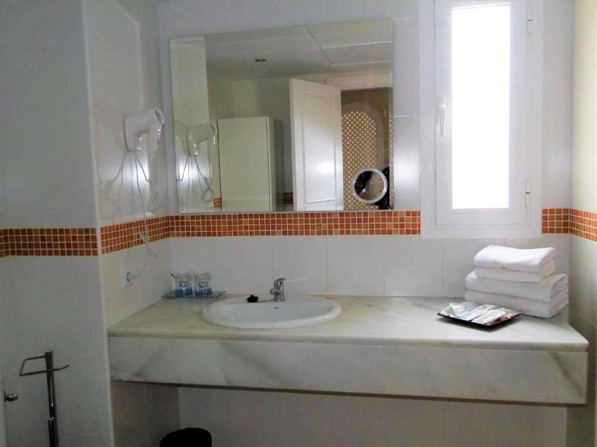 Attractive Holiday Home In Roquetas De Mar Surrounded By Beaches Bagian luar foto